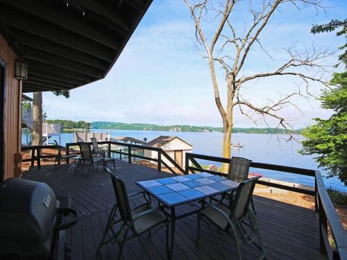 Lake Ozark Casa | Lake Front Stunner near HToad & Shady Gators