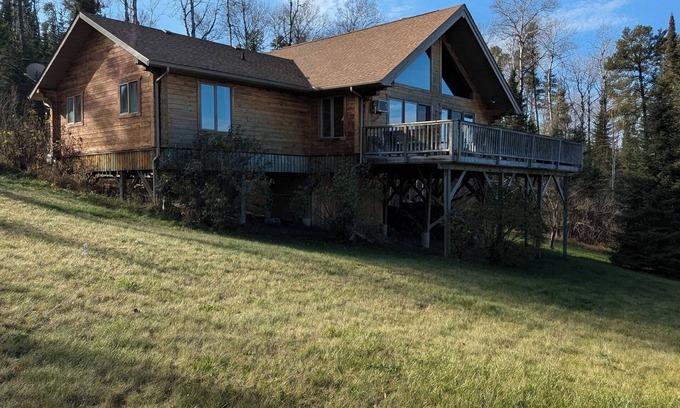 Northern Ontario Cabina | Lake front timber cottage amongst towering pines. Family and pet friendly