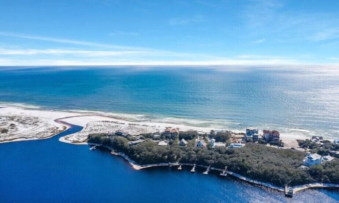 Santa Rosa Beach Casa | Lake front, with Gulf View! Perfect for large groups! 10 min walk to beach.
