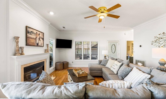 Loudon Casa | Lake Front