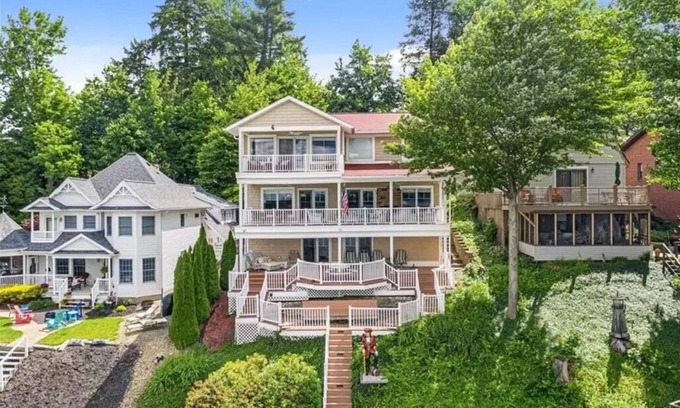Conneaut Lakeshore Casa | Lake Front with 3 floors ~ Private Dock with 2 slips ~ Sleeps 16