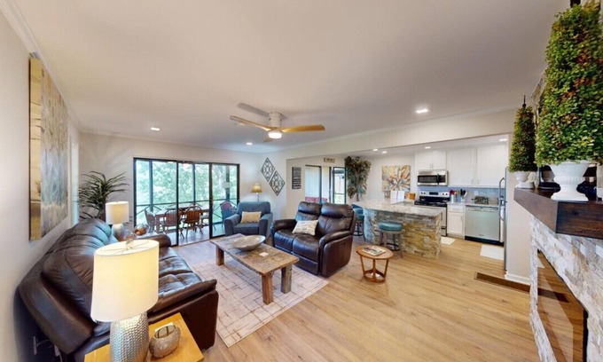 Bronston Casa | Lake Front Woodson Bend ~ Lake Cumberland Resort Luxury Condo (unidad hermana # 888559)