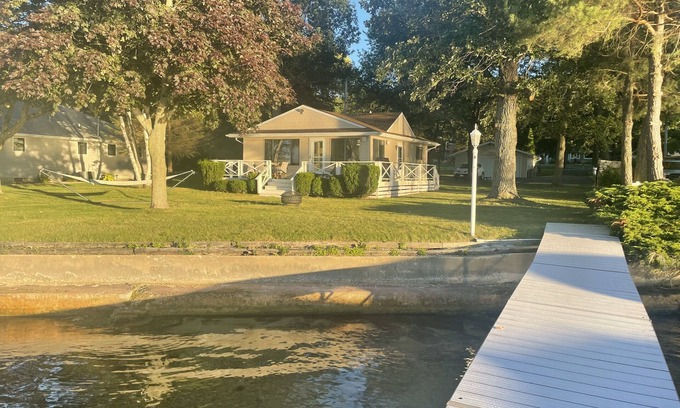 Markesan Cabaña | Lake Frontage, swimming area, close to golf