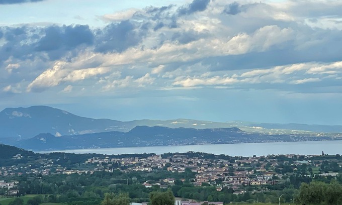 Polpenazze del Garda Apartamento | Lake Garda view apartment, swimming pool, parking space "La Finestra sul Garda"