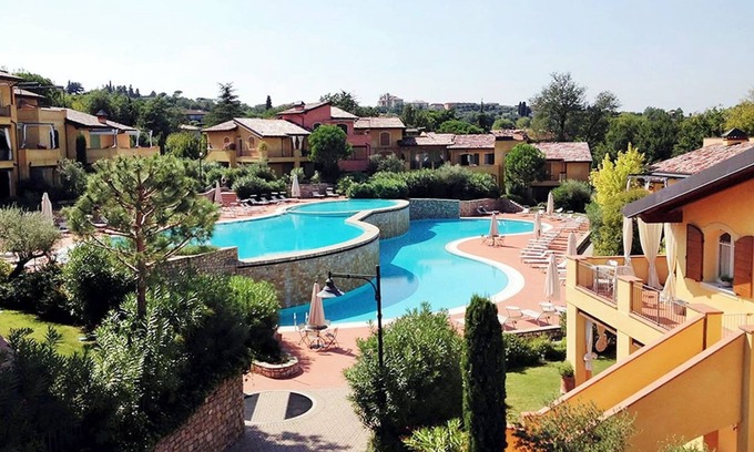 Manerba del Garda Apartamento | Hermoso Apartamento Espacioso En Residencia Privada Con Piscinas