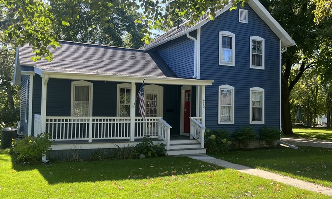 Lake Geneva Casa | Lake Geneva Haven - Located in the Center of Everything!