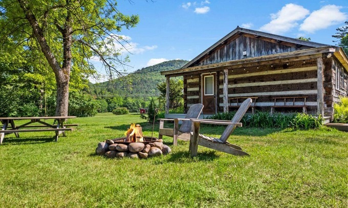 Warrensburg Cabina | Lake George Area Cabin near Hudson River Access