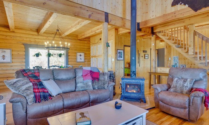 Lake George Casa | Lake George Cabin with Deck and Mountain Views!