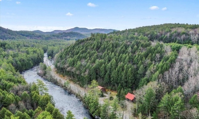 Lake George Casa | Lake George | Hot Tub | Firepit | Schroon Lake