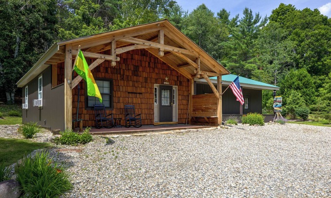 Wevertown Cabina | Lake George, Loon, and Schroon -Hot Tub -Firepit -Gameroom -Kayaks -Pets
