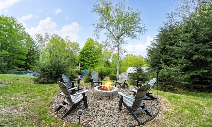 Warrensburg Cabina | Lake George Mountain Chalet on 2.45 acres with Fall Foliage, grill & fire pit.