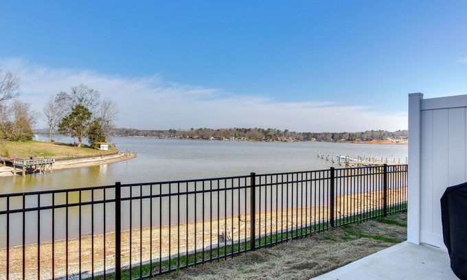 Greenwood Casa | Lake Greenwood Getaway w/ Docks & Waterfront Views