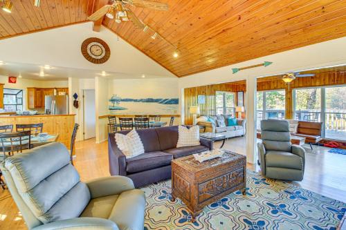 Mid America Casa | Lake Hamilton Escape with Dock and Waterfront Views!