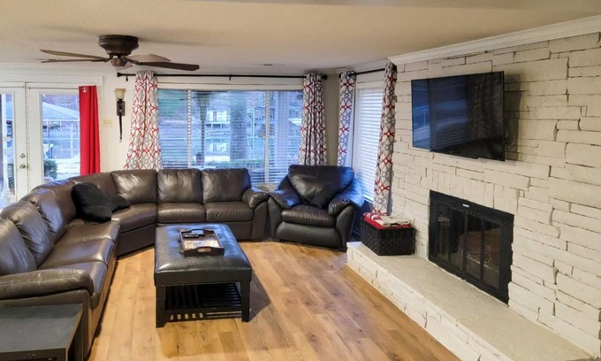 Piney Casa | Lake Hamilton Home 8 Mi to Oaklawn Racing Resort!