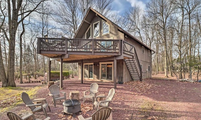 Lake Harmony Estates Casa | Lake Harmony Access Home with Game Room and Fire Pit!