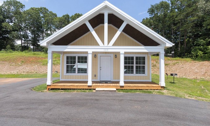 Townville Cabina | Lake Hartwell Cabins-15 Minutes to Clemson-Near Green Pond Landing