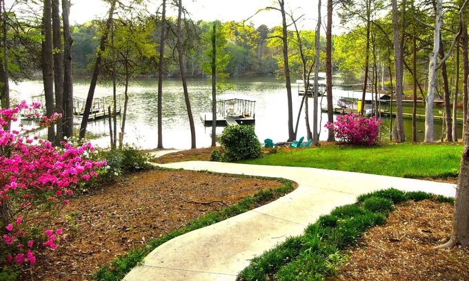 Anderson Casa | Clemson 4BR, 3. 5BA con Rec / Game Rm en Lake Hartwell w / Dock, Pets OK, Sleeps 14