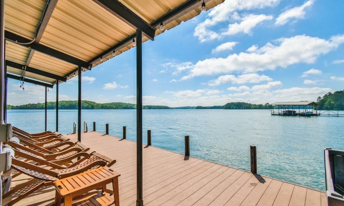 Lavonia Cabina | Lake Hartwell Escape: Dock, Kayaks & Game Room