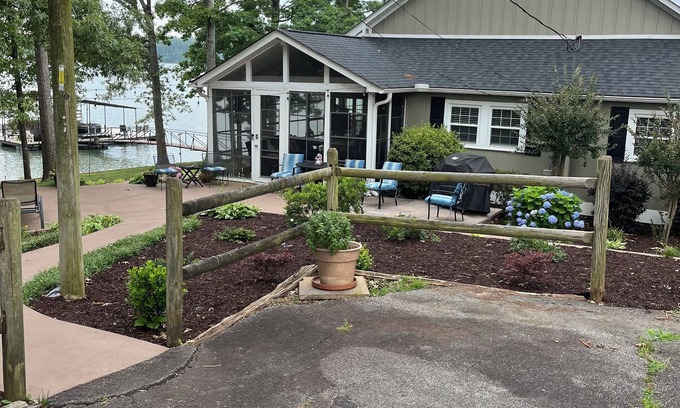 Fair Play Casa | Lake Hartwell Hideaway 20 Minutes to Clemson!