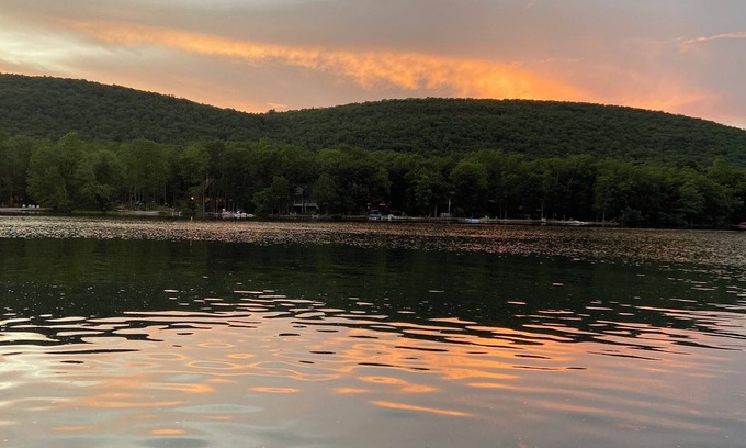 Nesquehoning Casa | Lake Hauto 3 bedroom loft, sleeps 20+ nJim Thorpe close basement game room