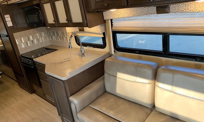 Lake Havasu City Complejo | LAKE HAVASU 1 bedroom deluxe suite with Boat Slip Memorial day weekend/week