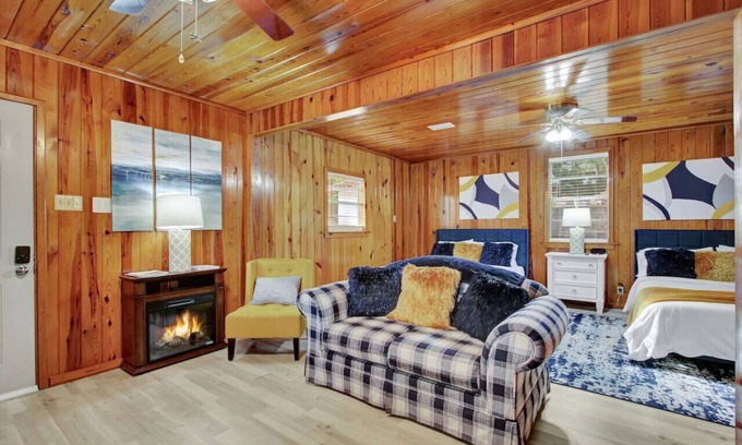 Piney Cabaña | Lake Haven Cottage (On Lake Hamilton)