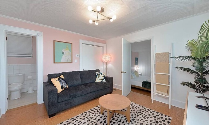 Hickory Casa | Lake Hickory Trio 1 BR Pink Unit