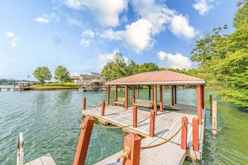 Hickory Casa | Lake Hickory Trio with Boat Slip