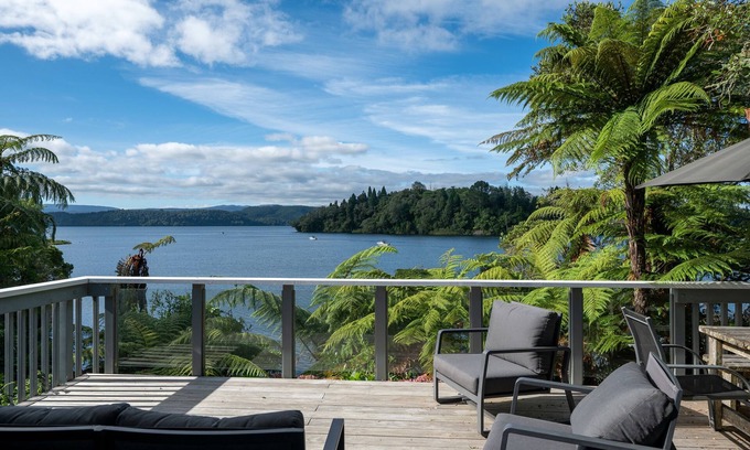 Okere Falls Casa | Lake Hideway - Okere Falls Holiday Home