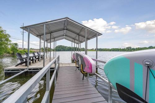 Winchester Casa | Lake Home, Dock, Fire Pit, Hot Tub, Game Room, Etc