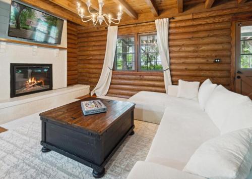 Fleming Casa | Lake home near Savannah Downtown