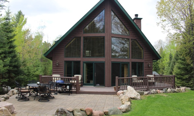 Hayward Casa | Lake Home en un hermoso lago privado, a 15 millas del centro de Hayward, WI