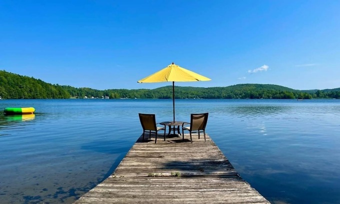 Hubbardton Cabaña | Lake Hortonia 3 bedroom cottage and boat house 2 min walk to Lake.