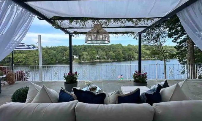 Trumbull Casa | Lake house cozy to relax with a family. 6 bedroom very spacious house.