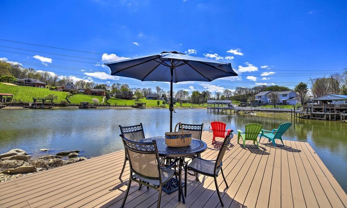Tri-Cities Casa | Lake House Haven: Fire Pit, Boat Dock + More!