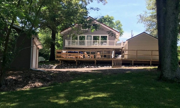 Hardin Casa | Lake house in Pirate's Cove Pet friendly with large outdoor entertainment area