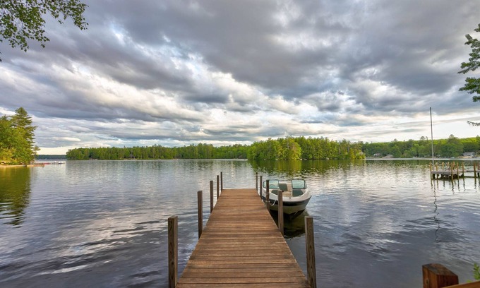 Moultonborough Casa | Lake House in Quiet Cove on Lake Winnipesaukee.