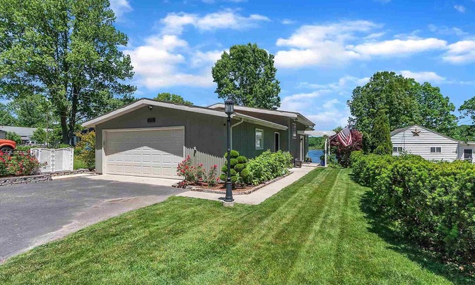 South Bend Casa | Lake House in South Bend