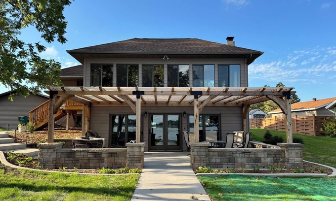 Watertown Casa | Big Lake House on Lake Kampeska - Perfect family getaway!