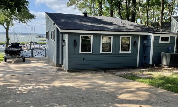 Cape Royale Casa | Lake House on the water close to the marina