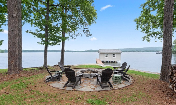 Langston Cabina | Lake House on the Water!