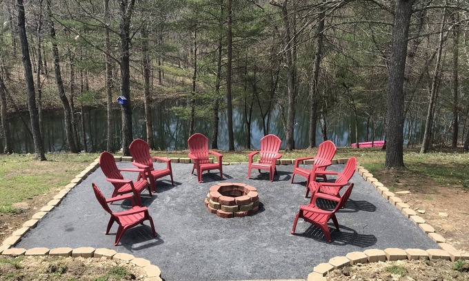 Hedgesville Casa | Lake House w/ Pool and King Bed, Fishing - Dogs OK
