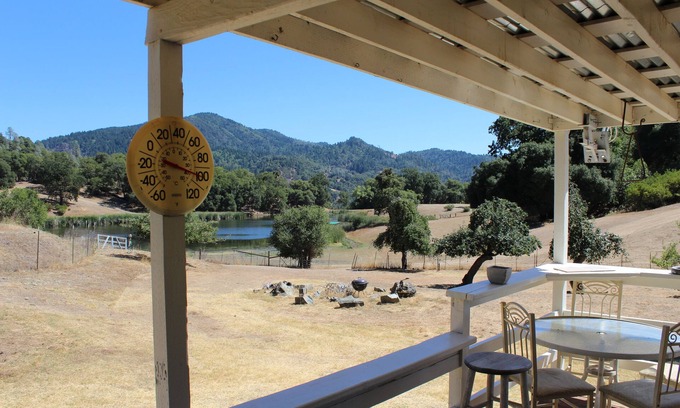 Dos Rios Casa | Lake House with 9 Hole and Disc Golf, Boats, Swimming!