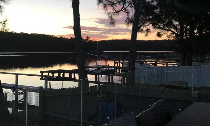 Burrill Lake Casa | Lake House with Absolute Waterfront and Private Jetty