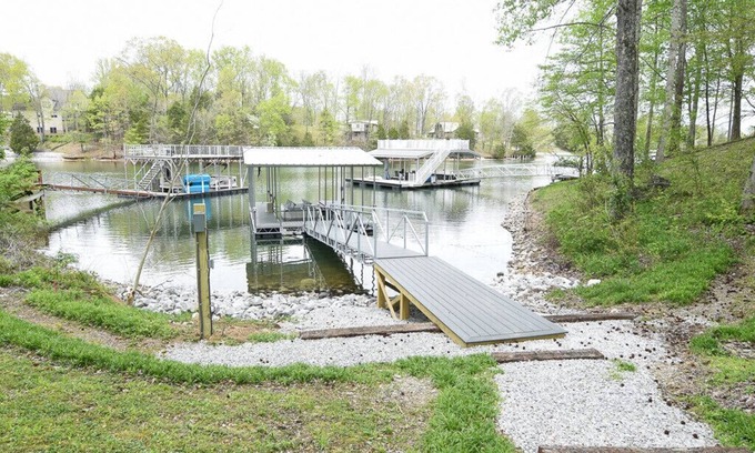 Winchester Casa | Lake House with Dock