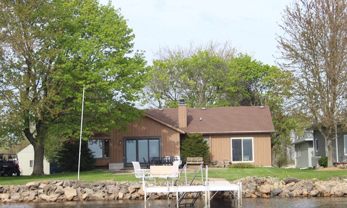 Larsen Casa | Casa del lago cerca de Fox Valley