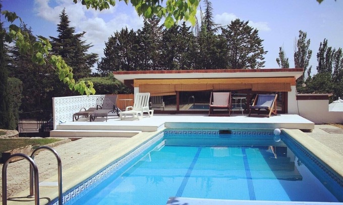 Valdemorillo Cabaña | CASA DE LAGO CON PISCINA PRIVADA. A 30 MIN DEL CENTRO DE MADRID.