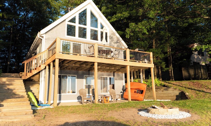 Irons Casa | Lake house with private beach Where Sunsets Mesmerize