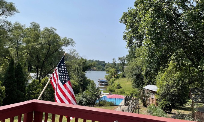 Northlakes Casa | Lake house with private pool.