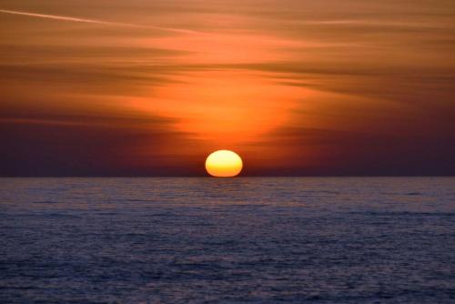 Oscoda Casa | Lake Huron - Super Cute Lake Front Cabin (Sleeps 5)
